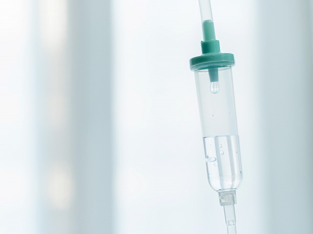 鎮静剤を使用して「苦痛を最小限」にした検査